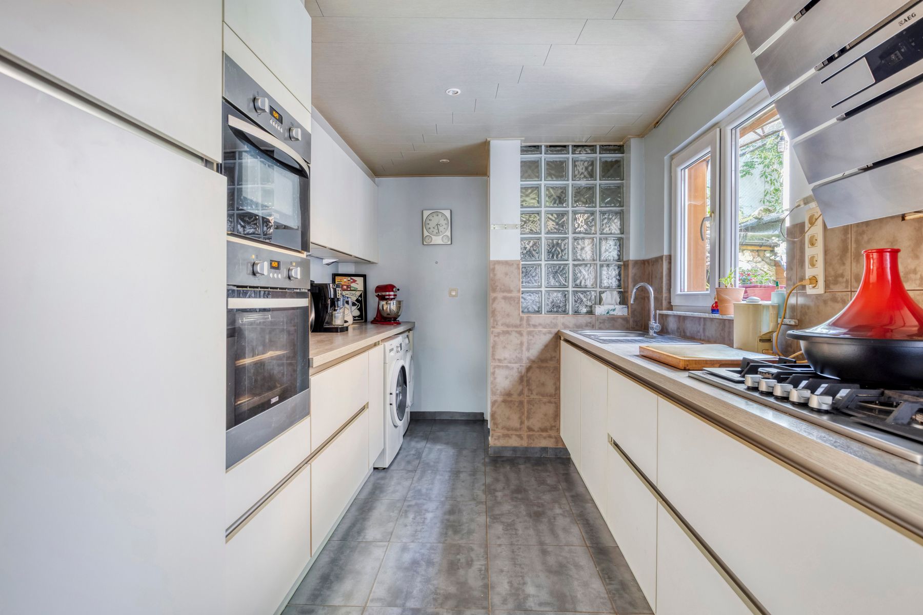 Ruime woning met 6 slaapkamers. foto 7
