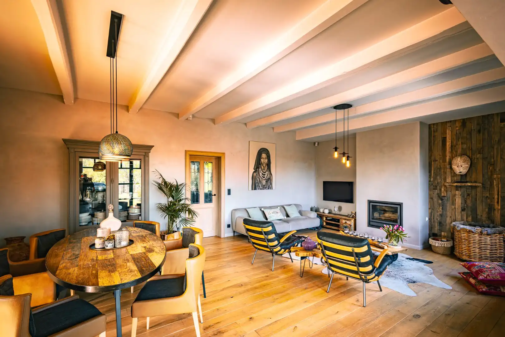 Unieke hoeve met schuur op 2.809m² gelegen in “valleigebied” te Boekhoute foto 6