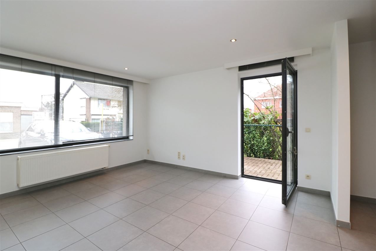 Gelijkvloers app met 1 slpk, terras, nabij station foto 3