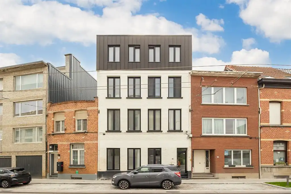 Gerenoveerd gelijkvloers appartement met terras foto 19