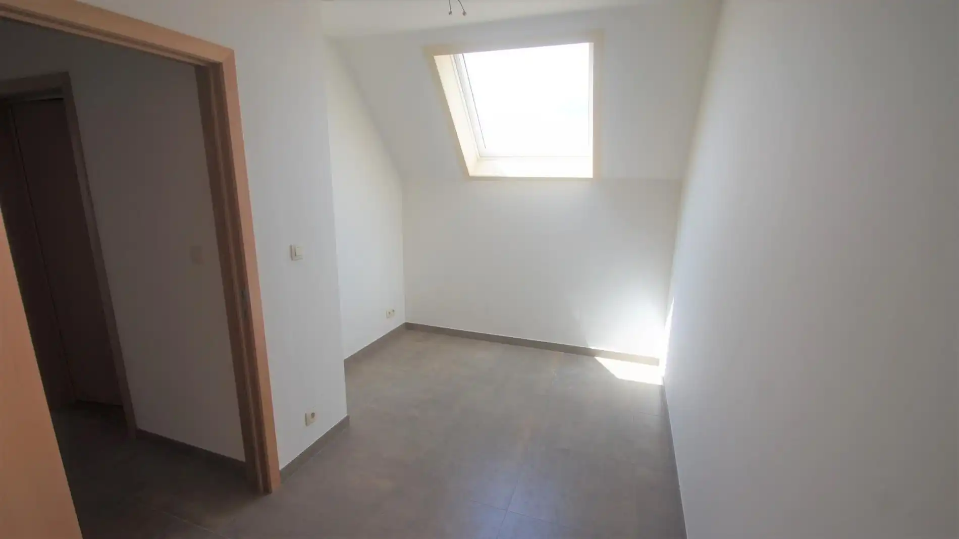 Energiezuinig duplexapp. met 2 slpks, terras en autostaanplaats foto 14