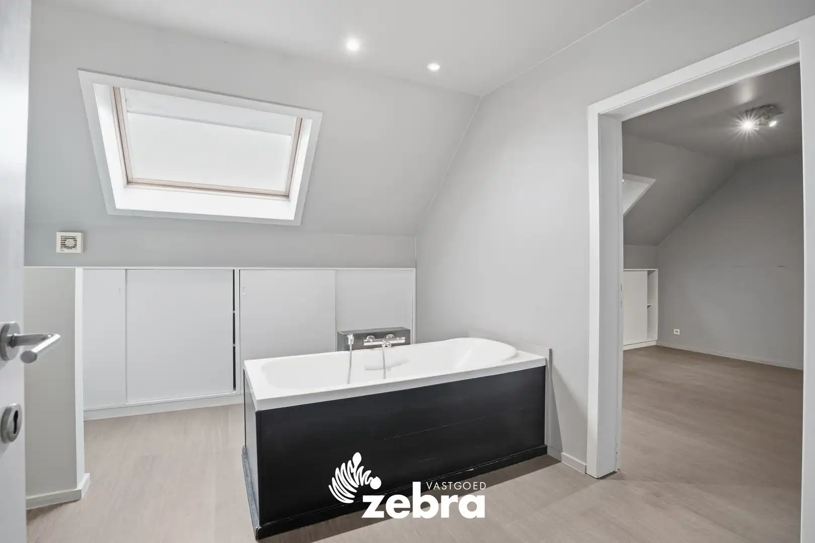 Woning met magazijn te Heule! foto 20