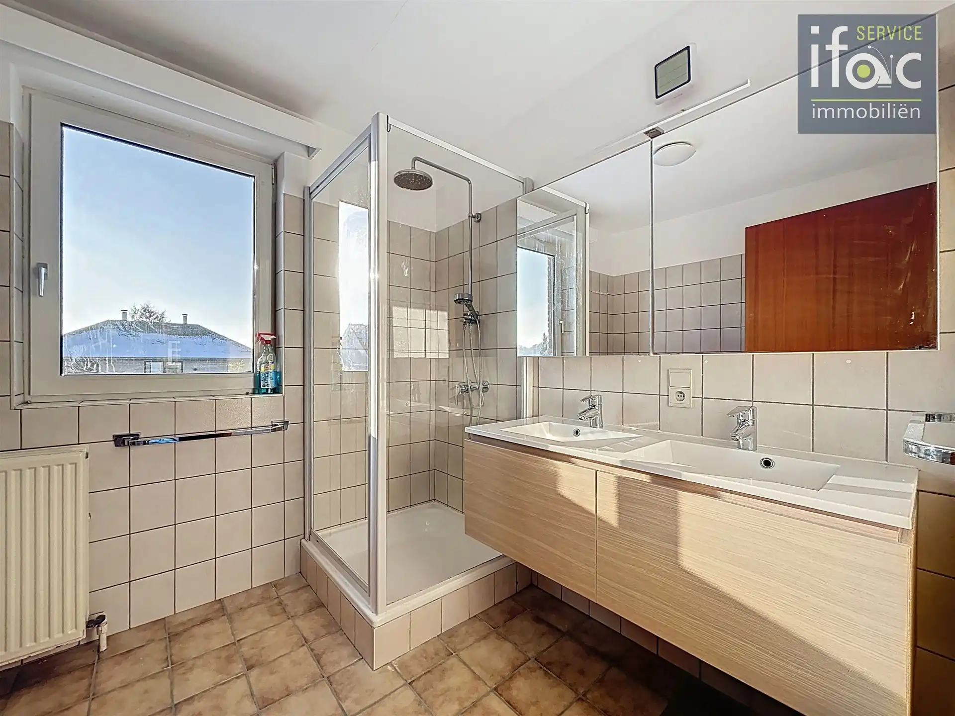 Villa met 5 slaapkamers, 2 badkamers op uitstekende locatie foto 17