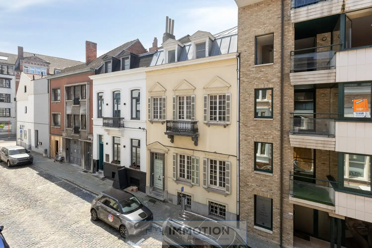 Charmante te renoveren burgerwoning te koop in Kortrijk foto 2