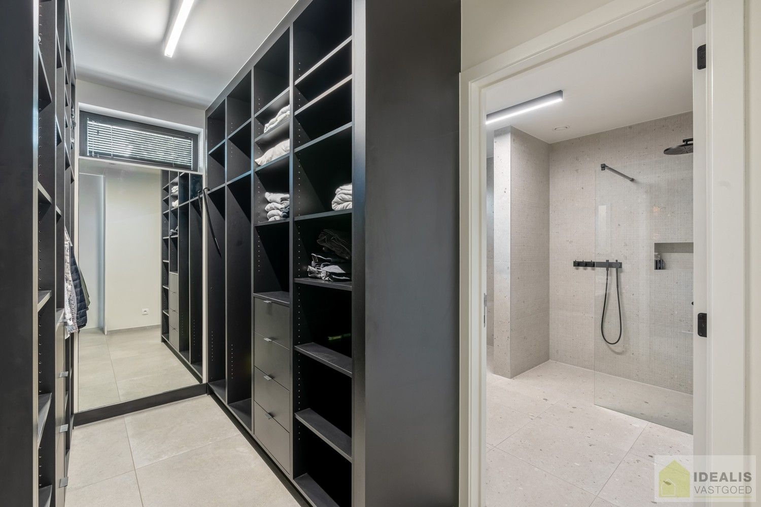 PRACHTIGE, PERFECT ONDERHOUDEN EN MODERN OPGETROKKEN WONING MET EEN HEERLIJK LICHTRIJKE WOONKAMER MET OPEN KEUKEN, 3 SLAAPKAMERS, 2 BADKAMERS VOORZIEN VAN ALLE COMFORT foto 19
