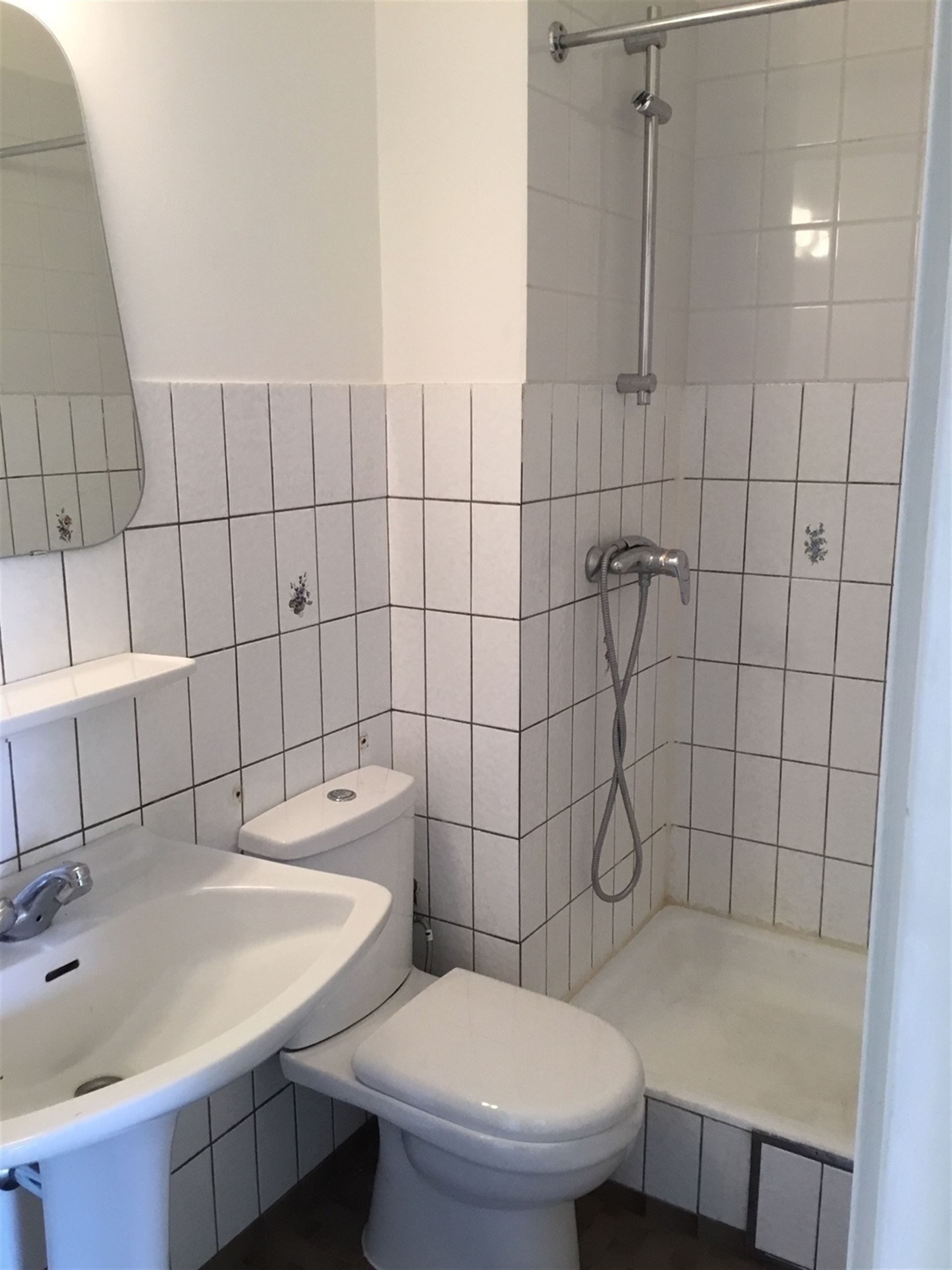 Ongemeubeld mooie Studio met zicht op Maria-Louizasquare foto 6