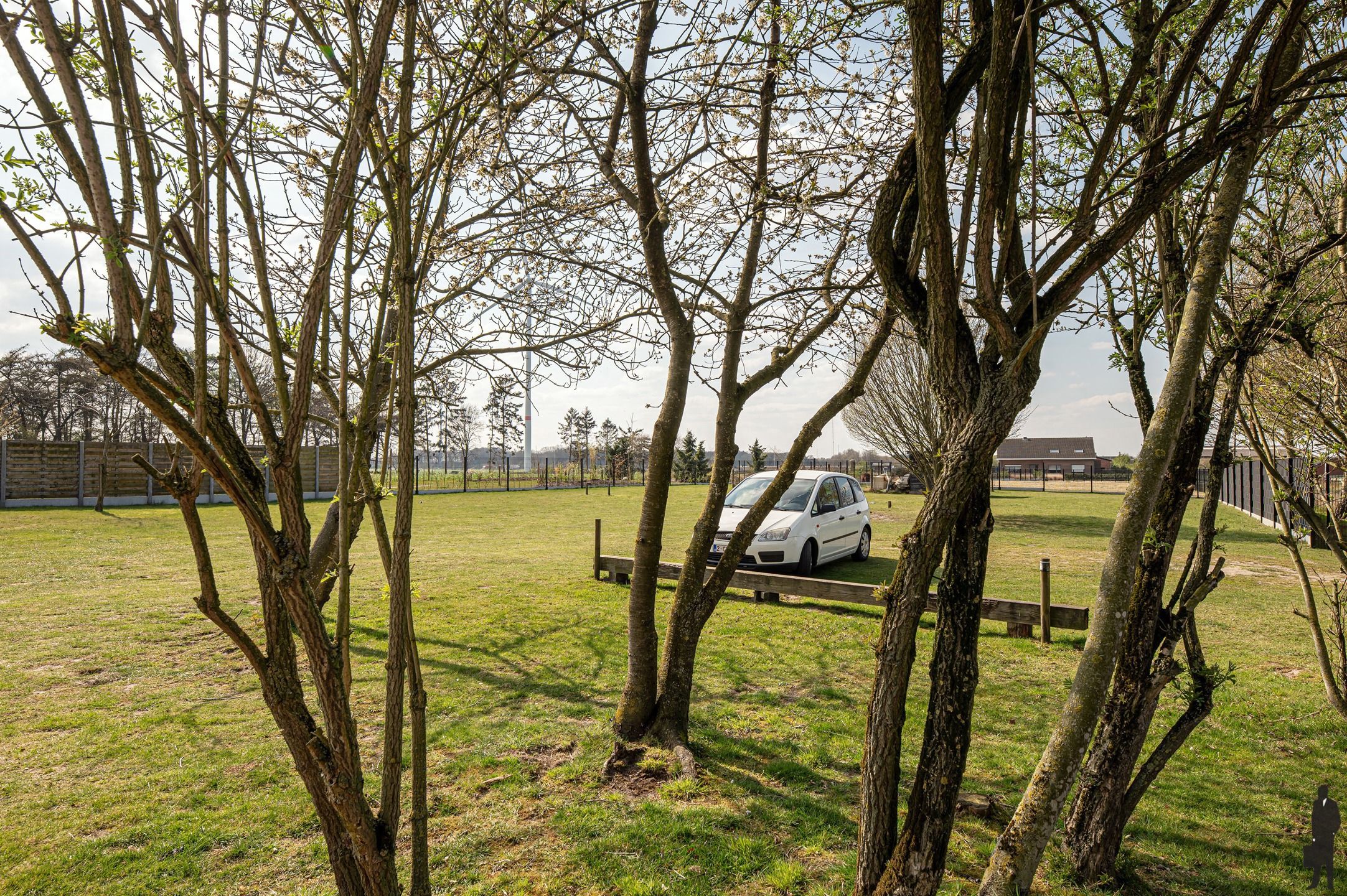 Ruime gezinswoning op een perceel van ca 5000m². foto 31