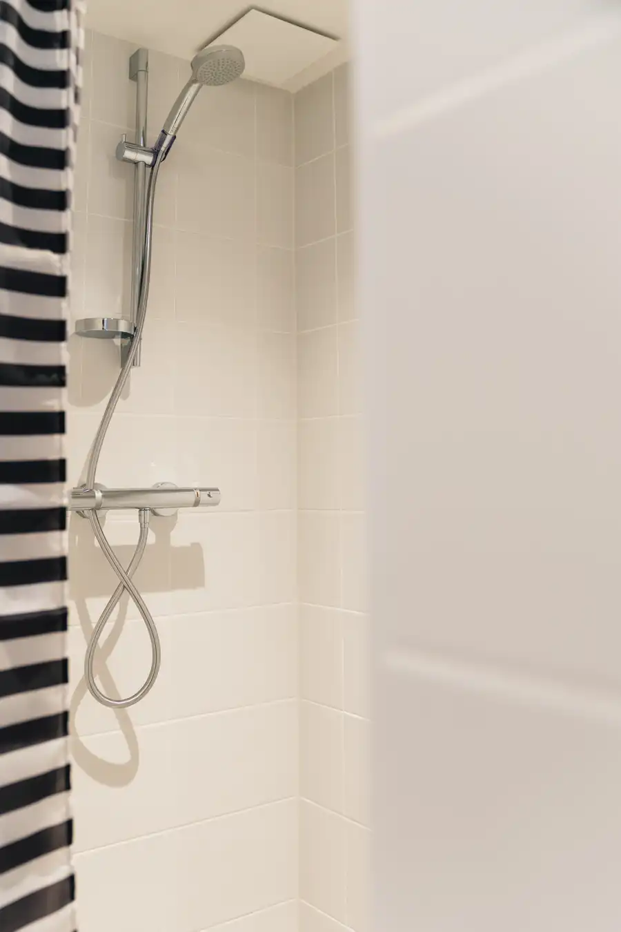 Gemeubelde studio met groene tuin op het Zuid foto 12