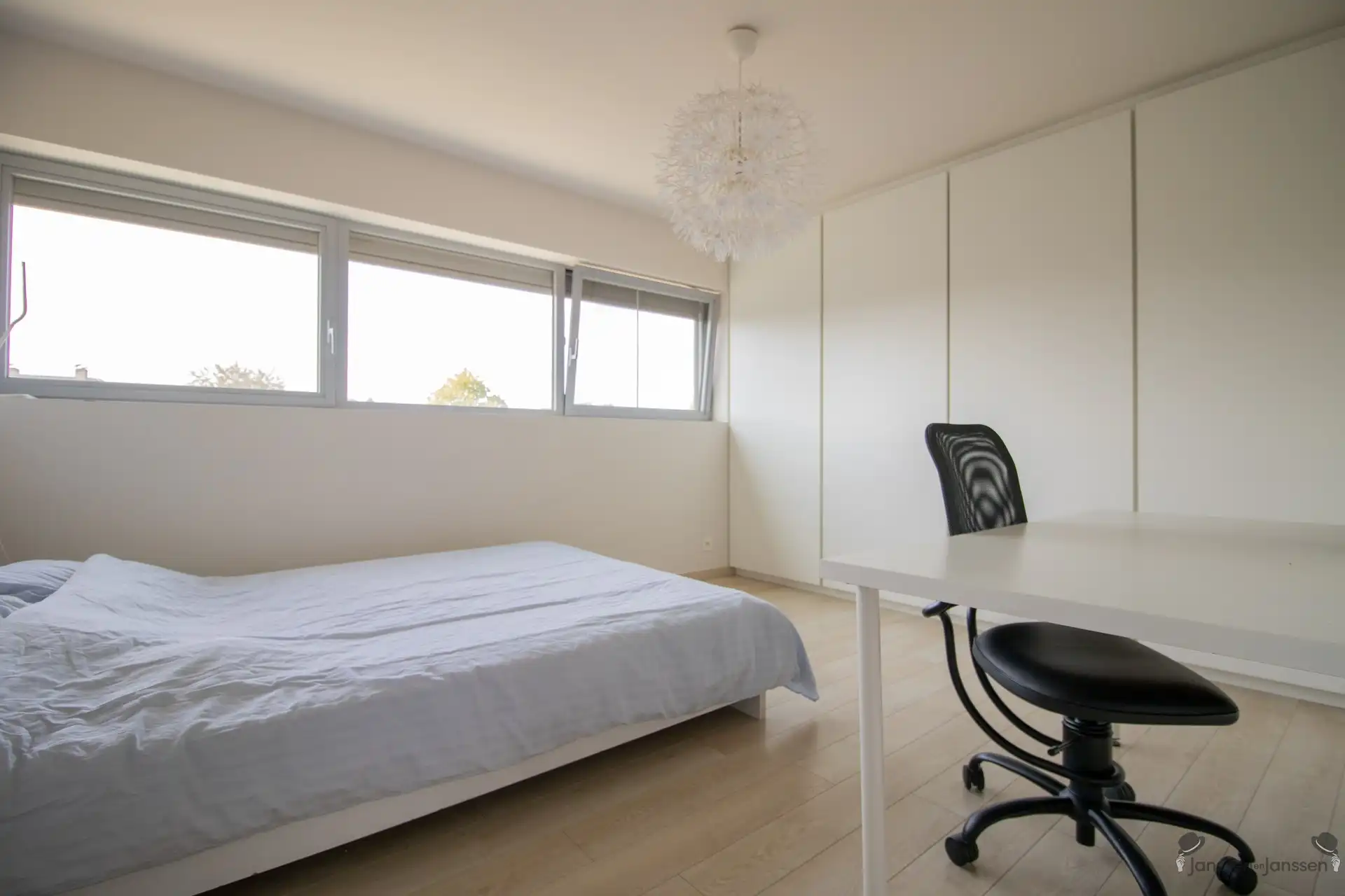 Ruime villa met 5 slaapkamers, 2 badkamers, buitenzwembad en poolhouse op 1.020 m² foto 16