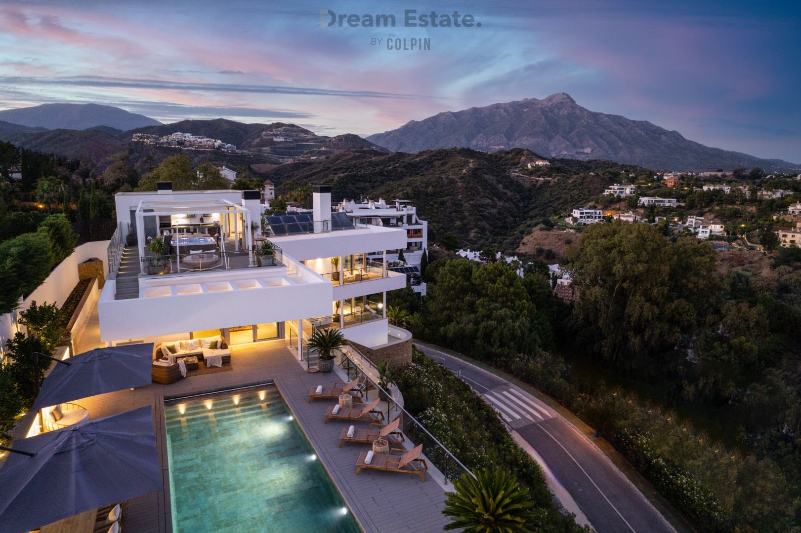 Prachtige moderne villa met panoramisch uitzicht in La Quinta resort, Benahavis. foto 6