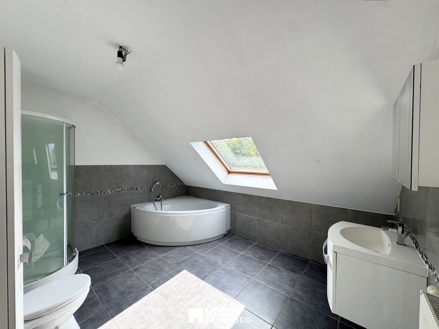 Zeer mooi en ruim duplex-appartement met 4 slaapkamers en groot terras in groene omgeving foto 14