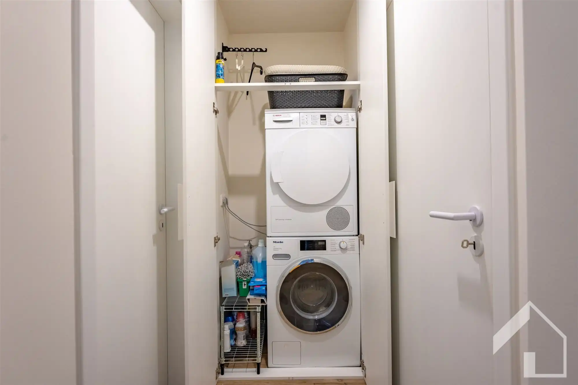 TOTAAL gerenoveerde halfopen bebouwing foto 10