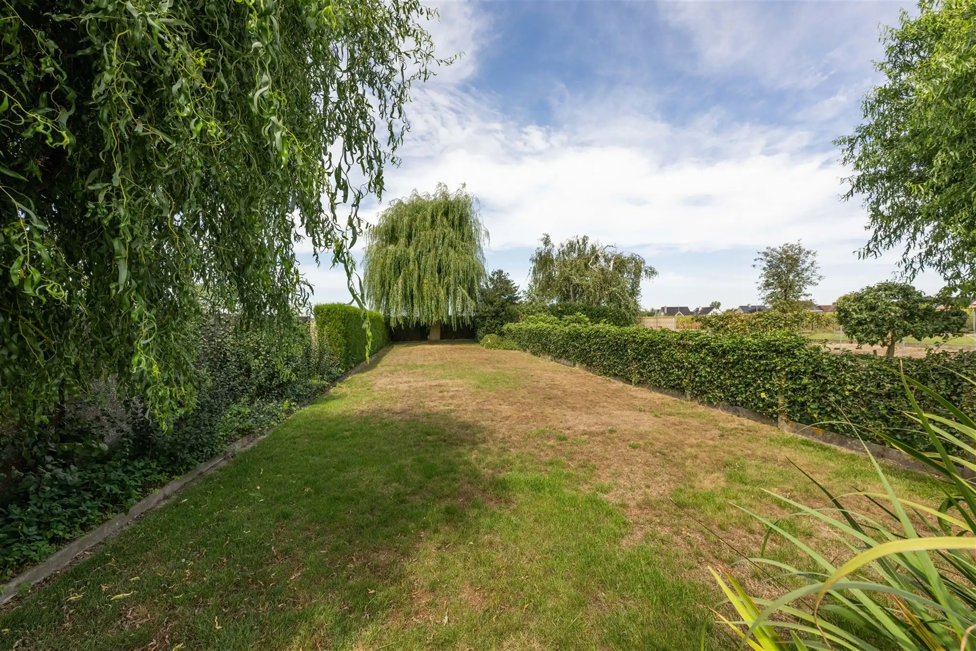 Woning met loods foto 24