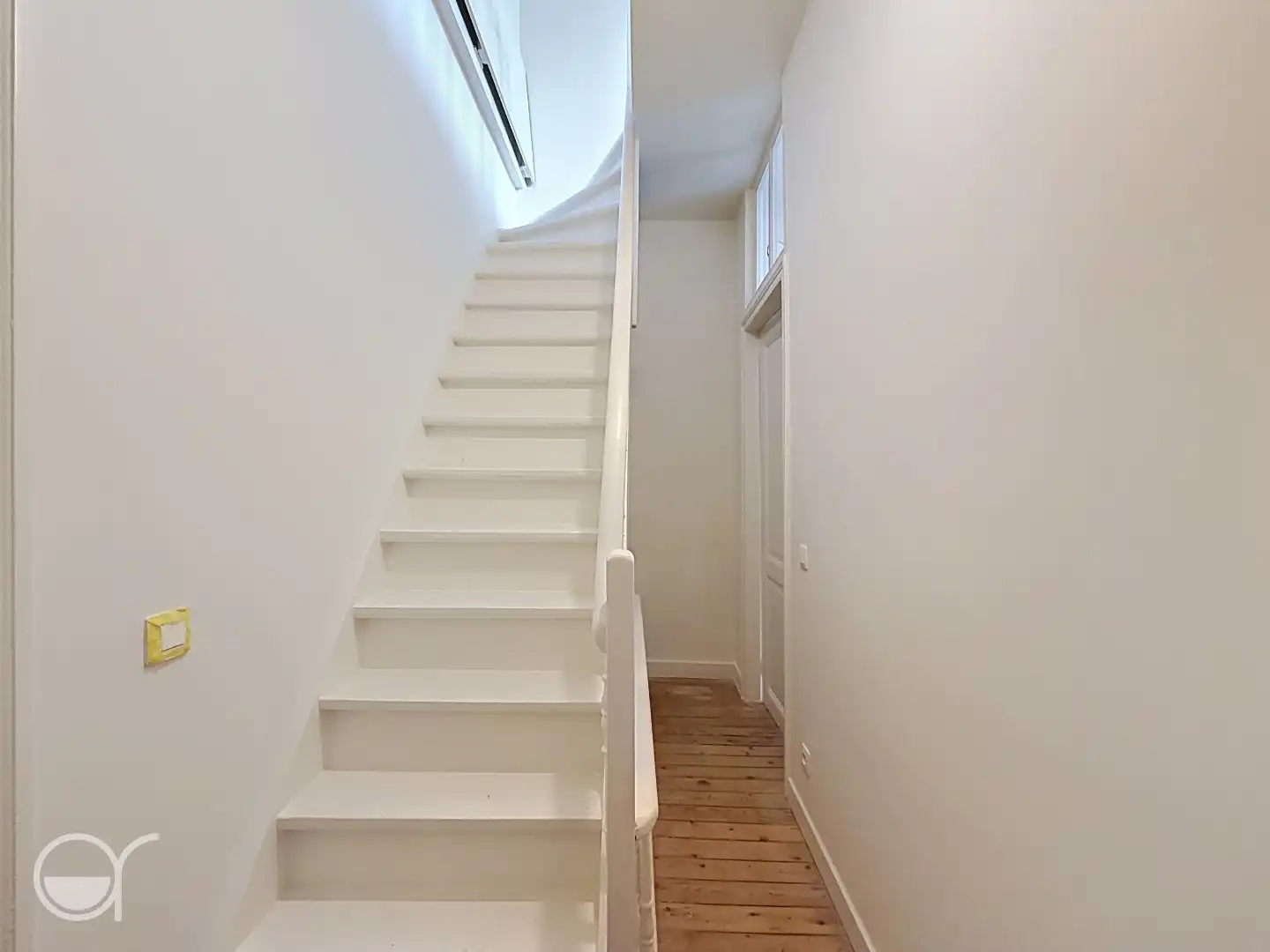 Prachtig gerenoveerde rijwoning met 2 slaapkamers en buitenruimte nabij de Coupure foto 8