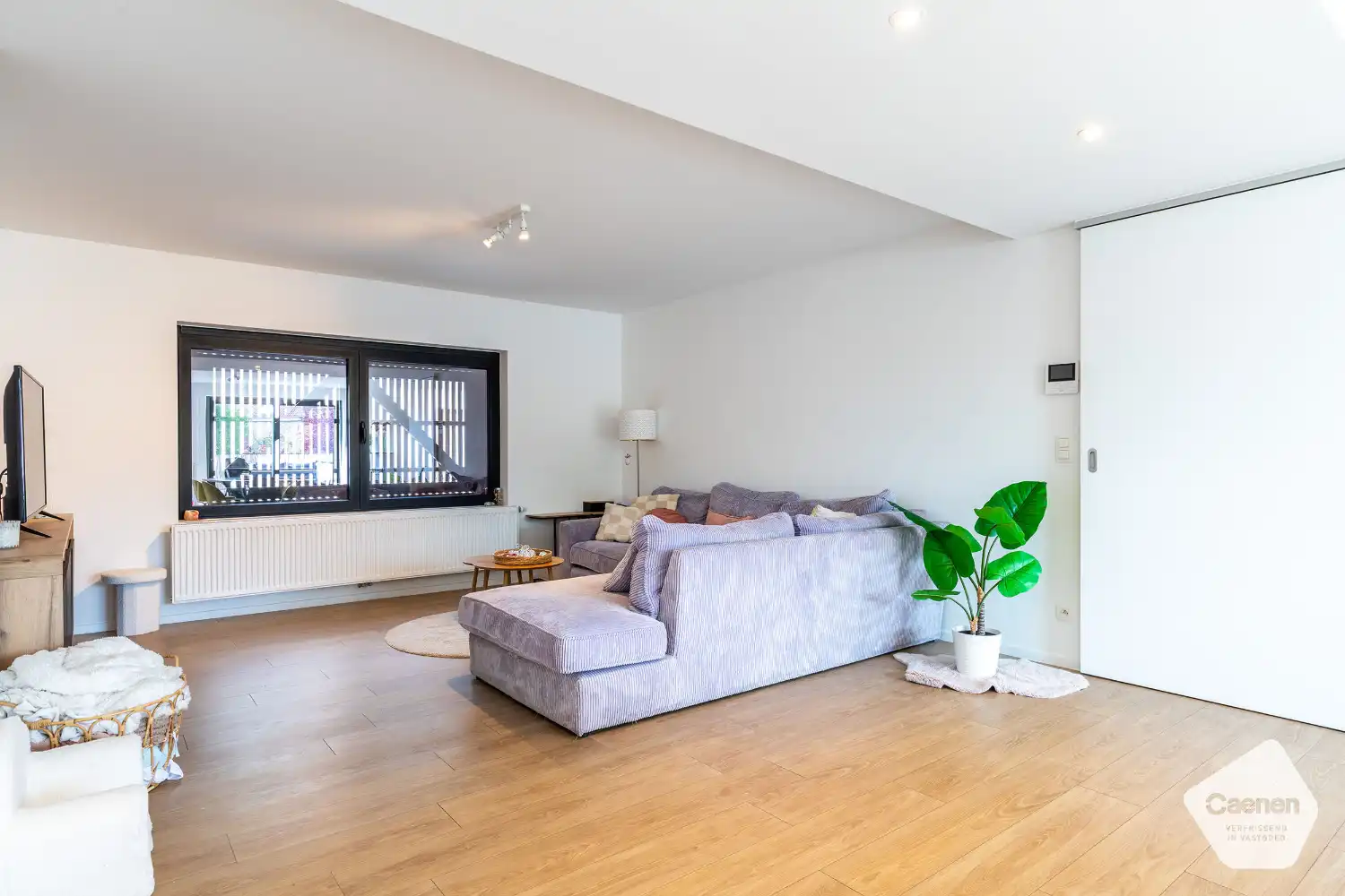 Zéér ruim appartement met 2 slaapkamers en groot terras. foto 4