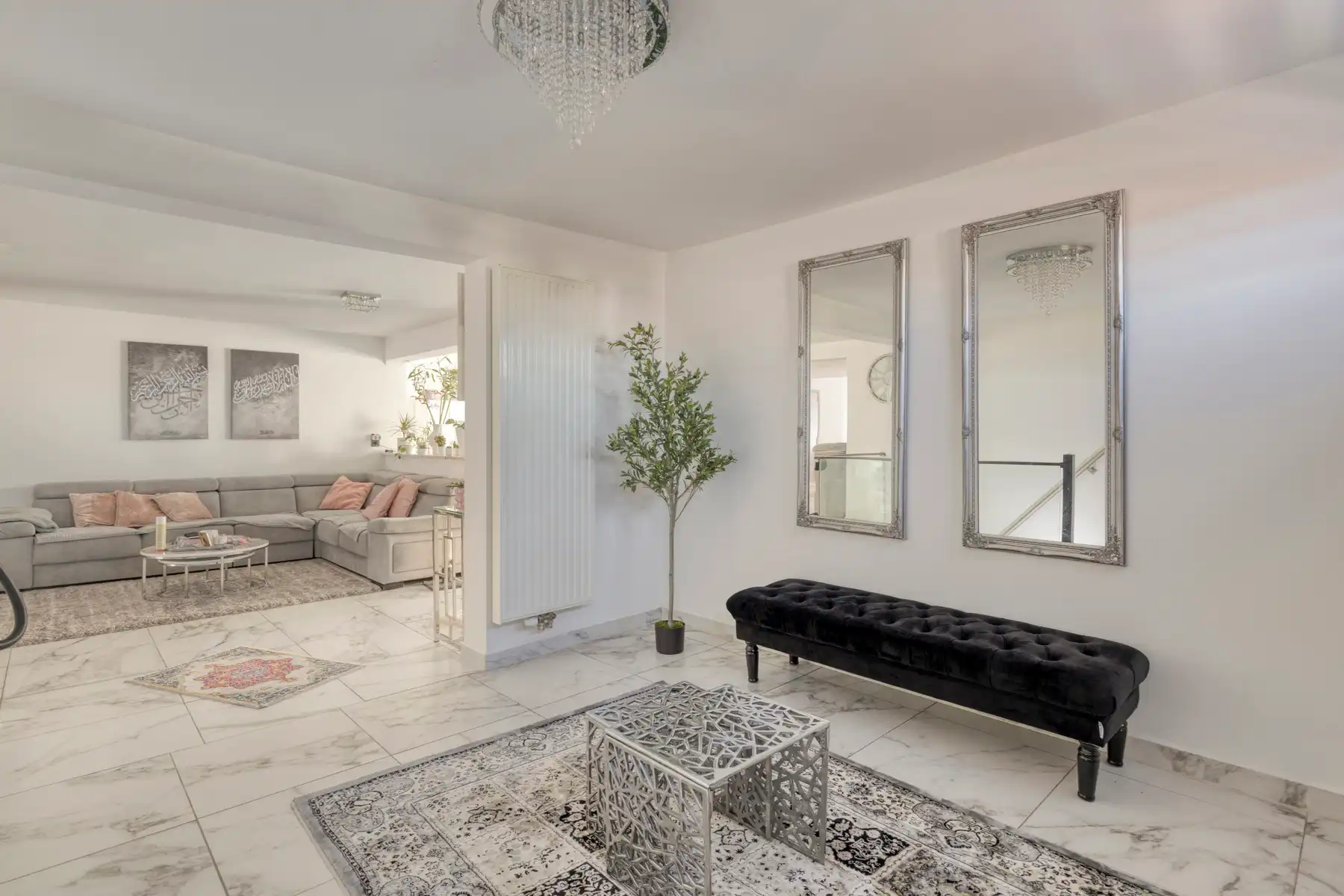 Ruime bel-etage met 4 slaapkamers en handelsruimte foto 2