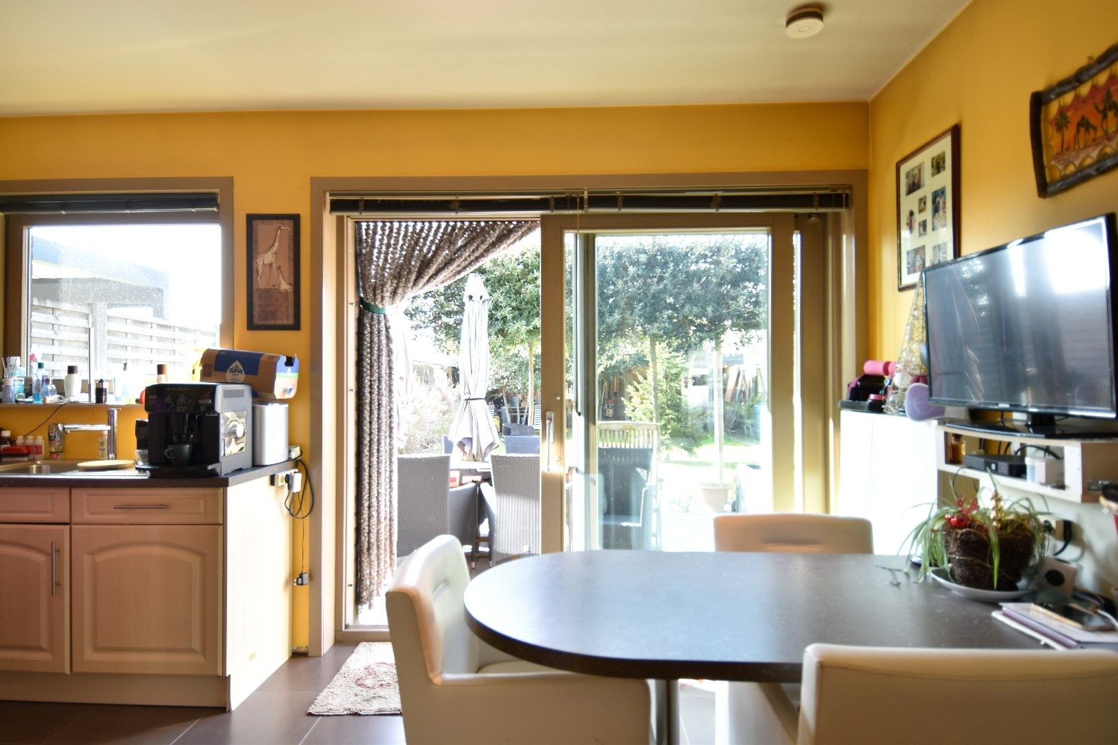 Instapklare woning (BJ 2010) met 3 slaapkamers, garage en mooi stukje tuin te koop in Heule foto 6