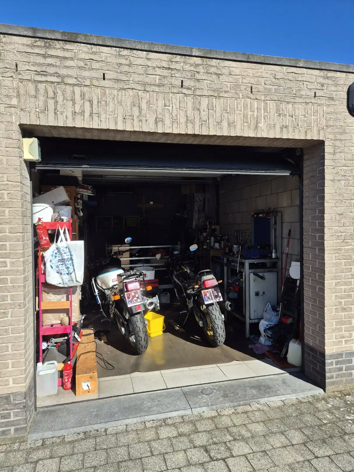 Goed gelegen, afgesloten garage. foto 4