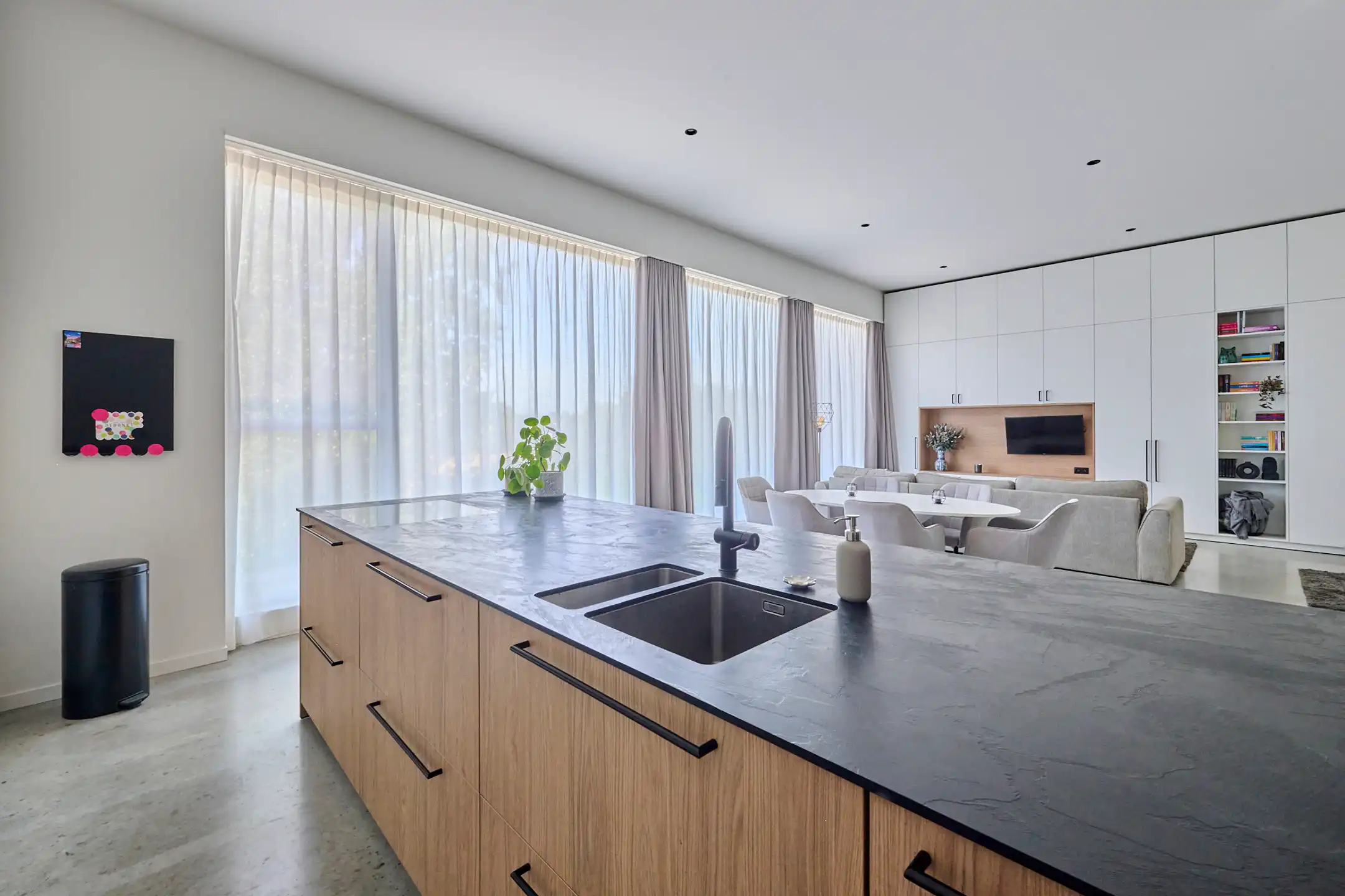 TE KOOP: KMO-UNIT MET KANTOOR/SHOWROOM TE BILZEN foto 12