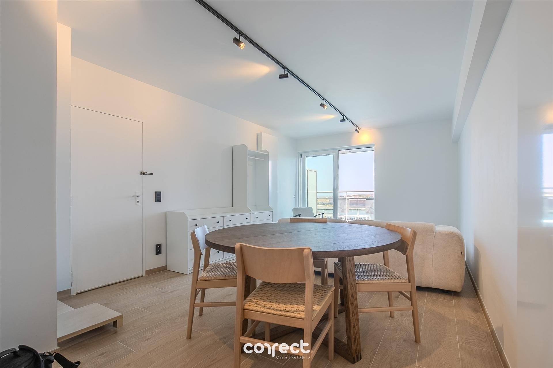 Kwalitatief gerenoveerd appartement op het bovenste verdiep. foto 3