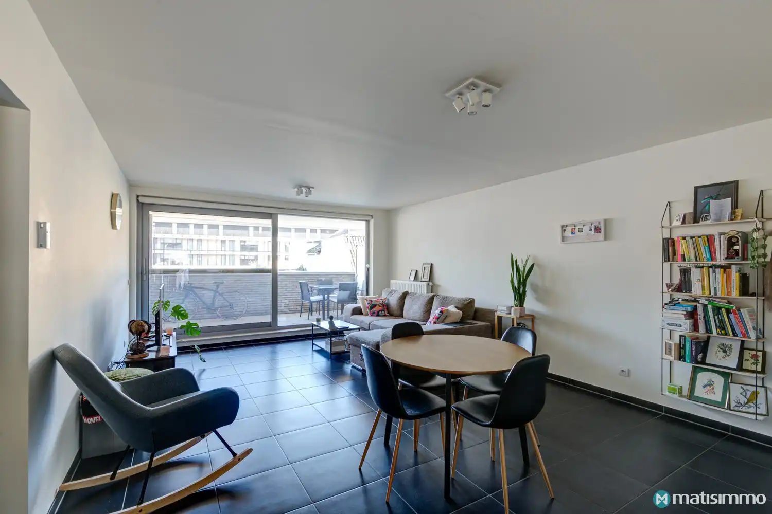 INSTAPKLAAR APPARTEMENT MET 2 SLAAPKAMERS EN AUTOSTAANPLAATS IN HET CENTRUM VAN BILZEN foto 4