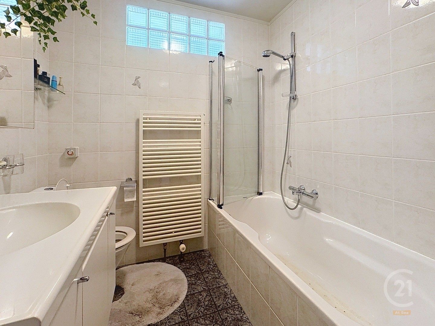 Karaktervolle woning met ruime tuin in het centrum van Leffinge foto 13