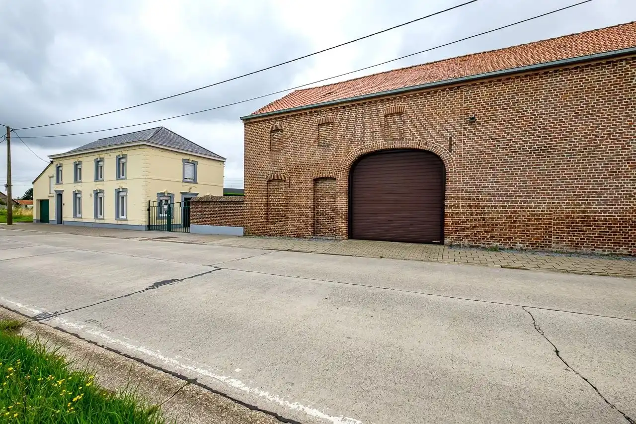 Hoofdfoto van de publicatie: Langgevelhoeve met grote loods