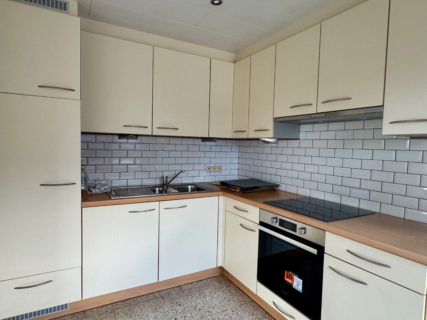 Mooi instapklaar 2-slaapkamerappartement met garage en parking in Merchtem foto 7