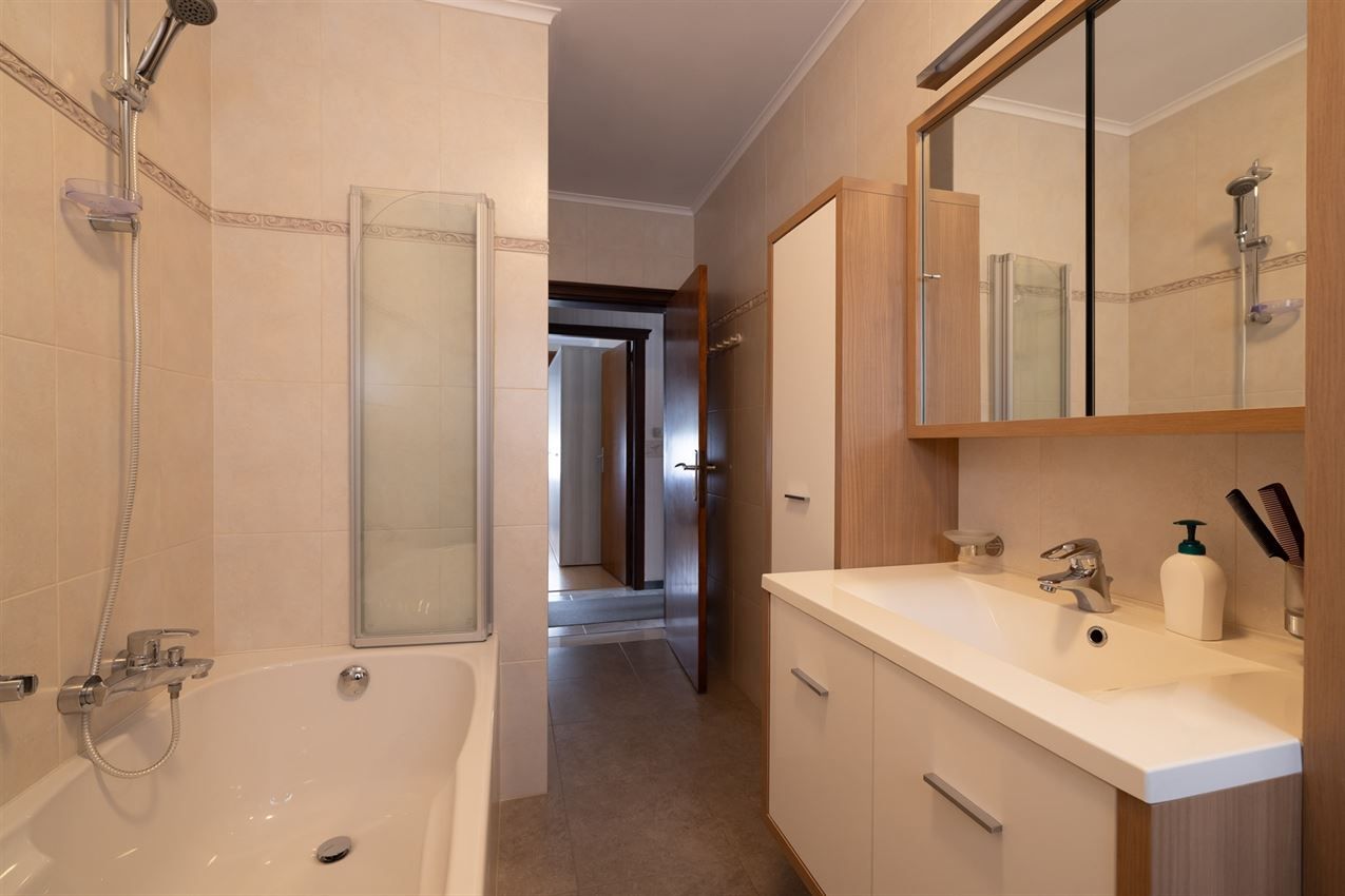 Netjes onderhouden woning op 11a95 grenzend aan agrarisch gebied foto 21