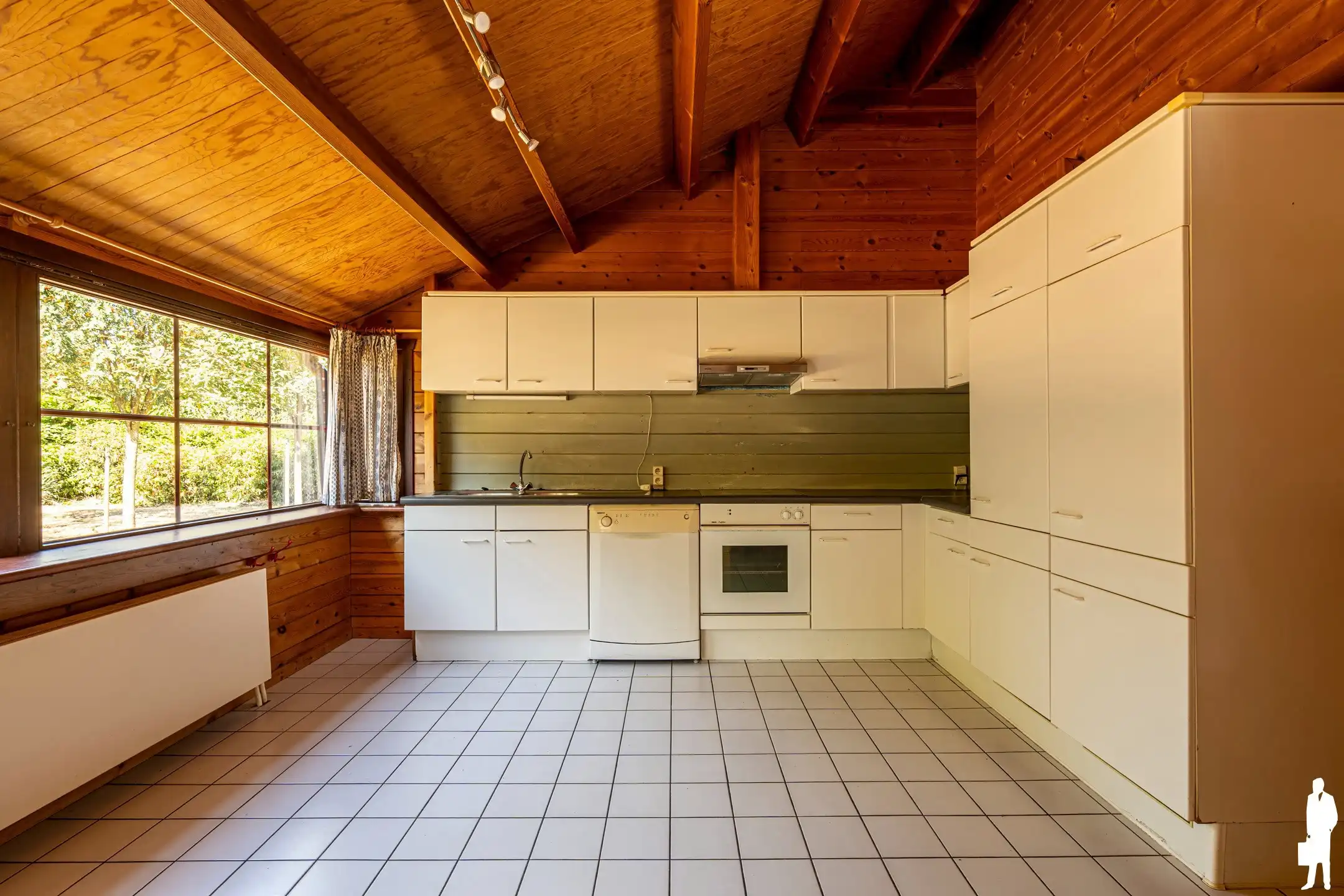 Vrijstaande laagbouwwoning op een perceel van 2.448 m² foto 12