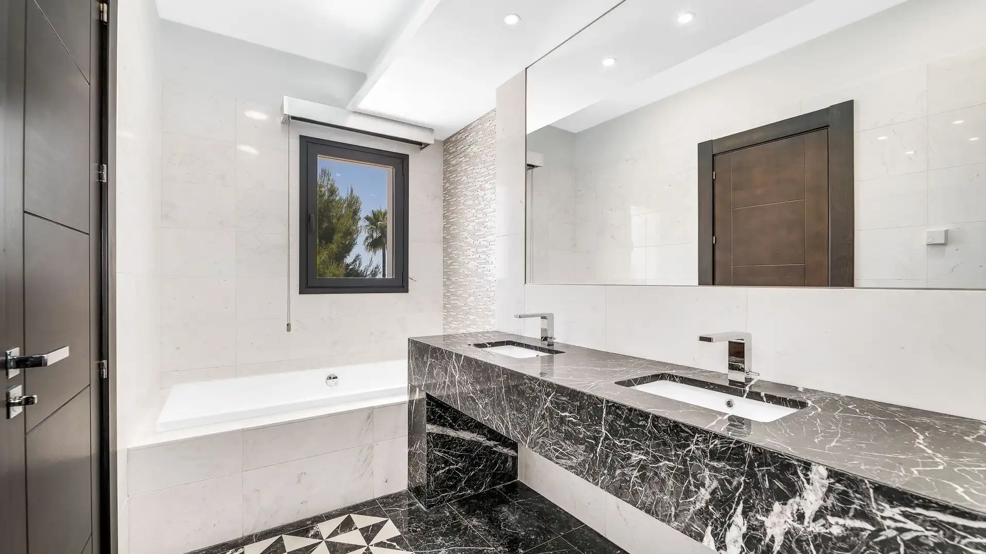 Recent gebouwde villa op toplocatie in Sierra Blanca foto 11