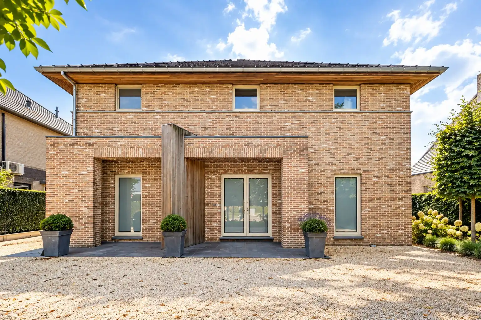 Stijlvolle villa in tijdloze pastorijstijl met zwembad en exclusieve tuinbeleving. foto 4