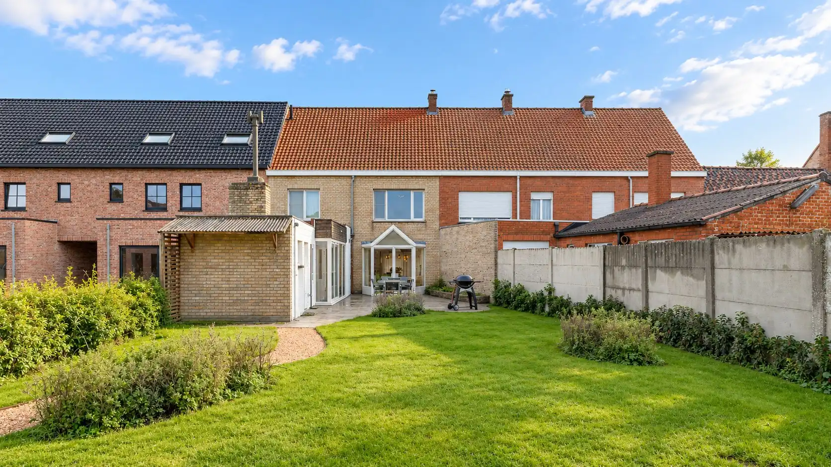 Stadswoning met grote tuin, garage en veel karakter... foto 23