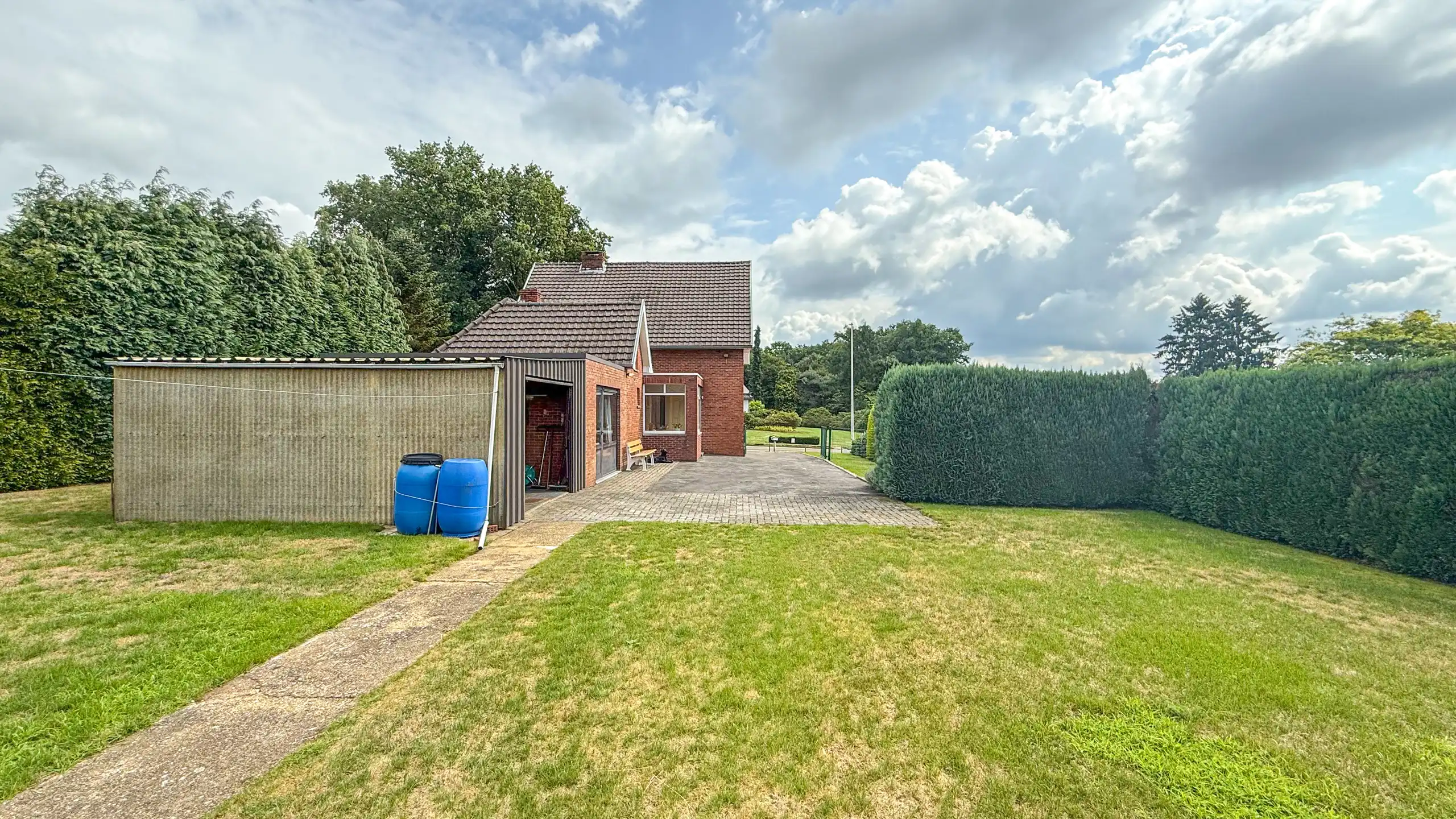 Rustig gelegen woning met dubbele garage, kelder en privacy! foto 34