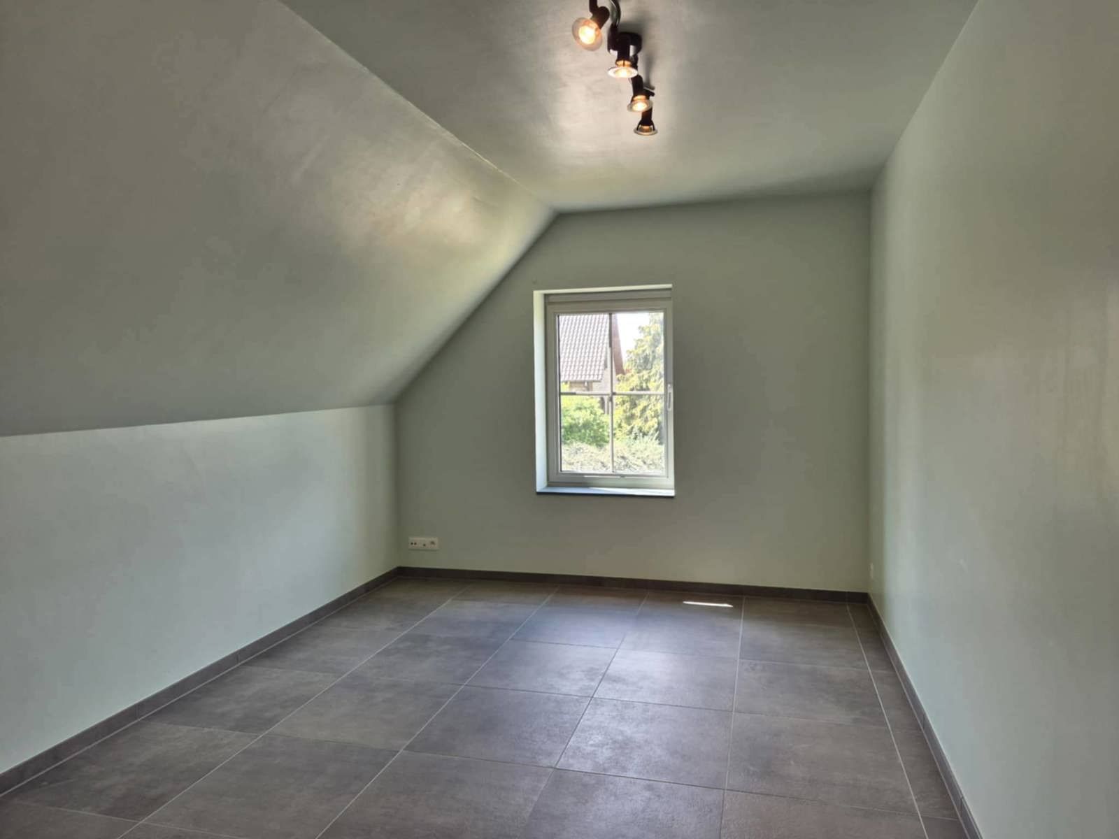 Prachtige open bebouwing met 4 slaapkamers en 2 badkamers foto 11
