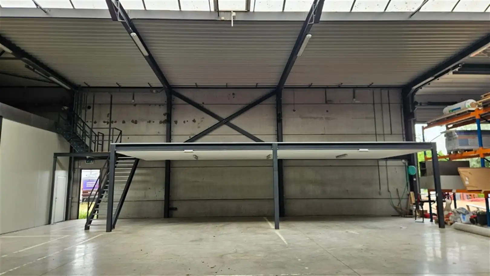 Magazijn op zichtlocatie langs E17 foto 4