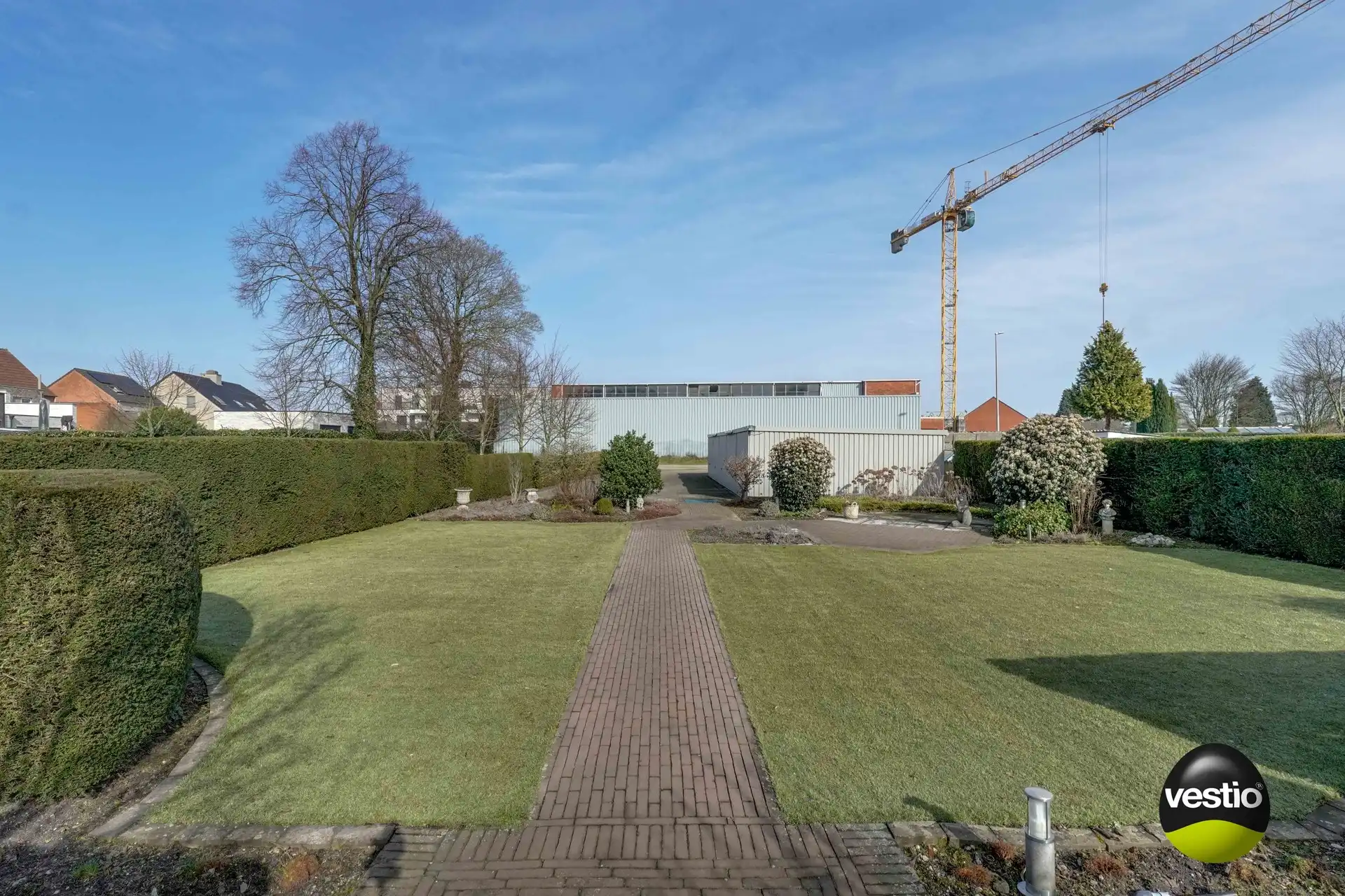 GELIJKVLOERS APPARTEMENT 3 SLAAPKAMERS 171 M² + HANDELSRUIMTE + TUIN + 5 GARAGES + ZOLDER foto 6