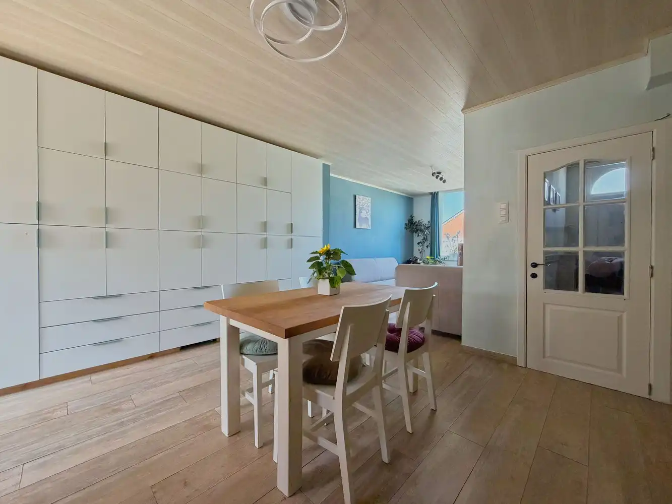 Instapklare gezinswoning (3 slpks) met tuin + 2x garage foto 3