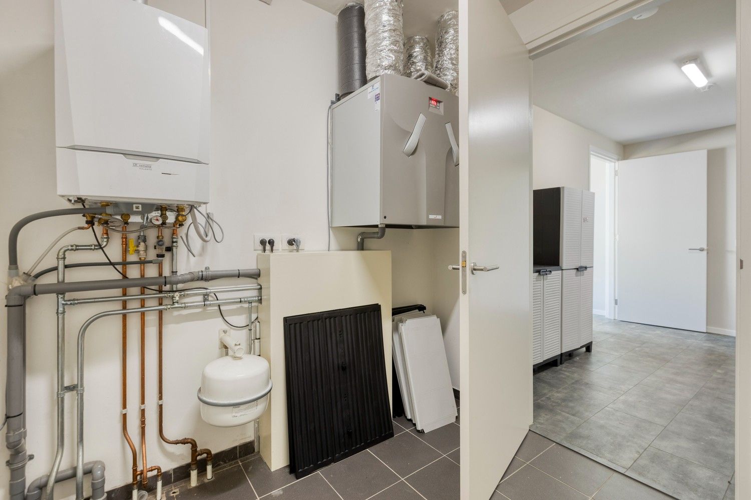 Ruime, energiezuinige bungalow op een toplocatie in residentiële villawijk foto 36