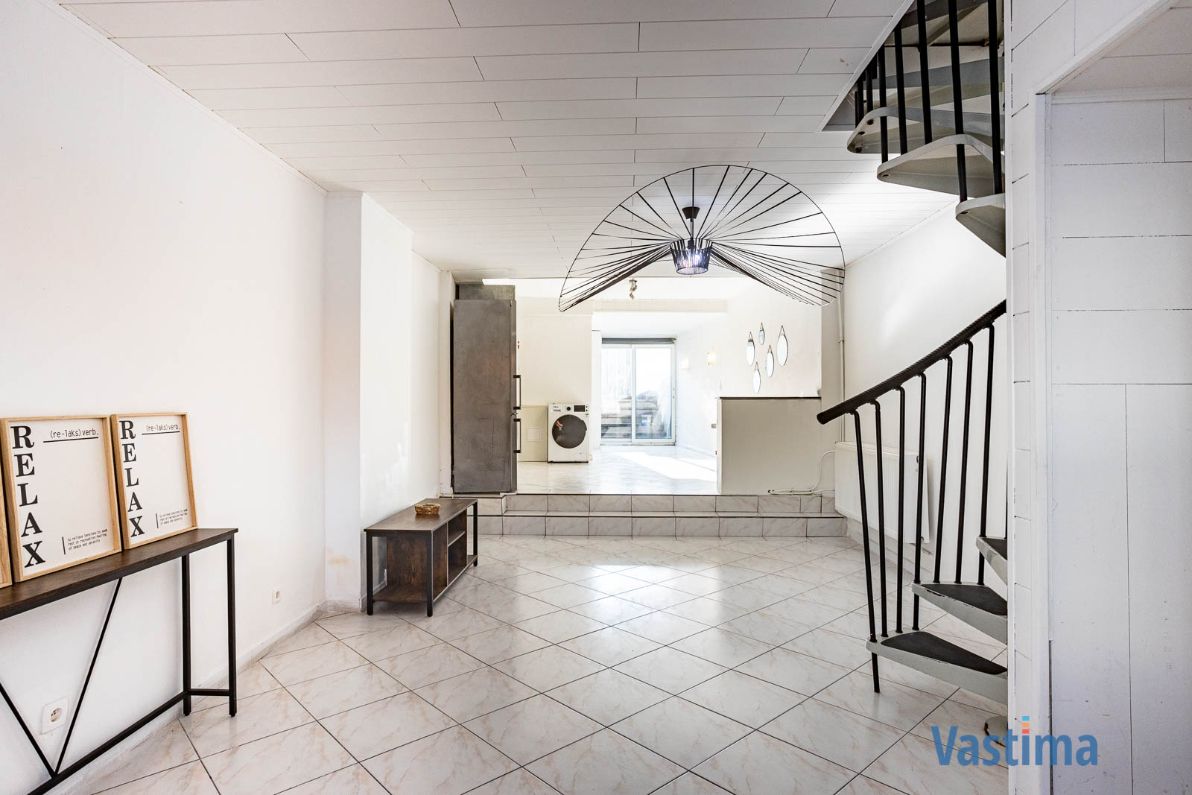 Lichtvolle starterswoning met zuid gerichte tuin foto {{pictureIndex}}