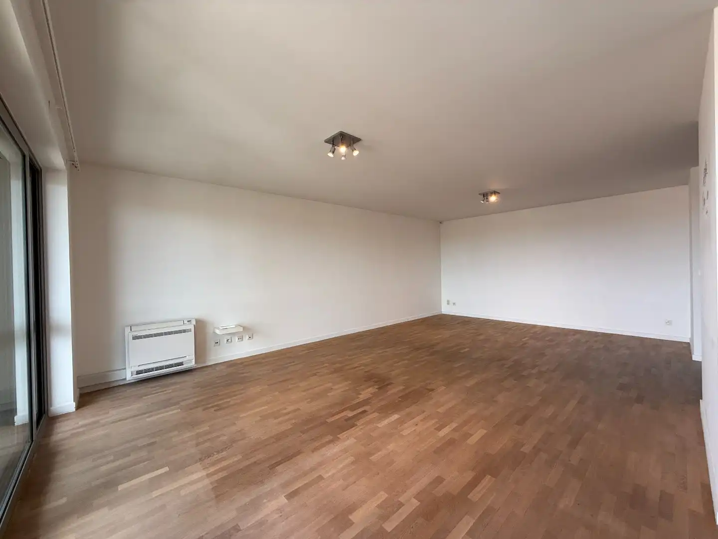 Instapklaar appartement met 2 slaapkamers en 2 terrassen te Roeselare  foto 3