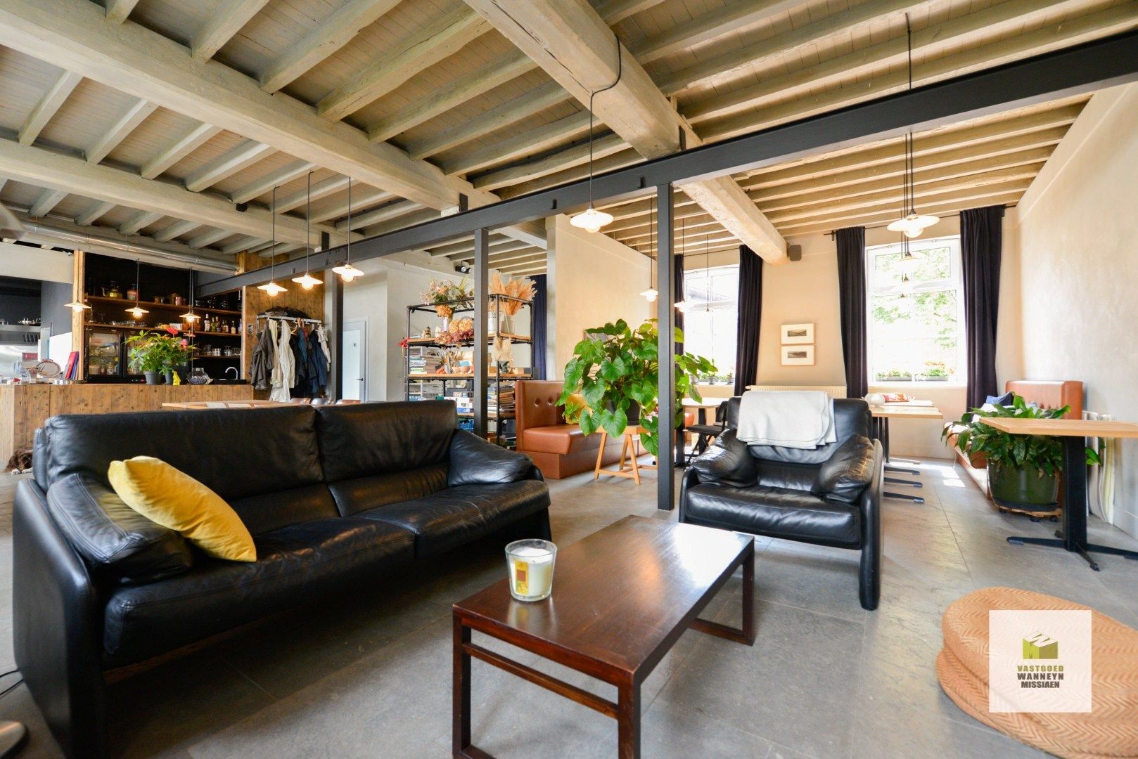 Gerenoveerde handelszaak met ruime woning en gezellige stadstuin te centrum Roeselare foto 13