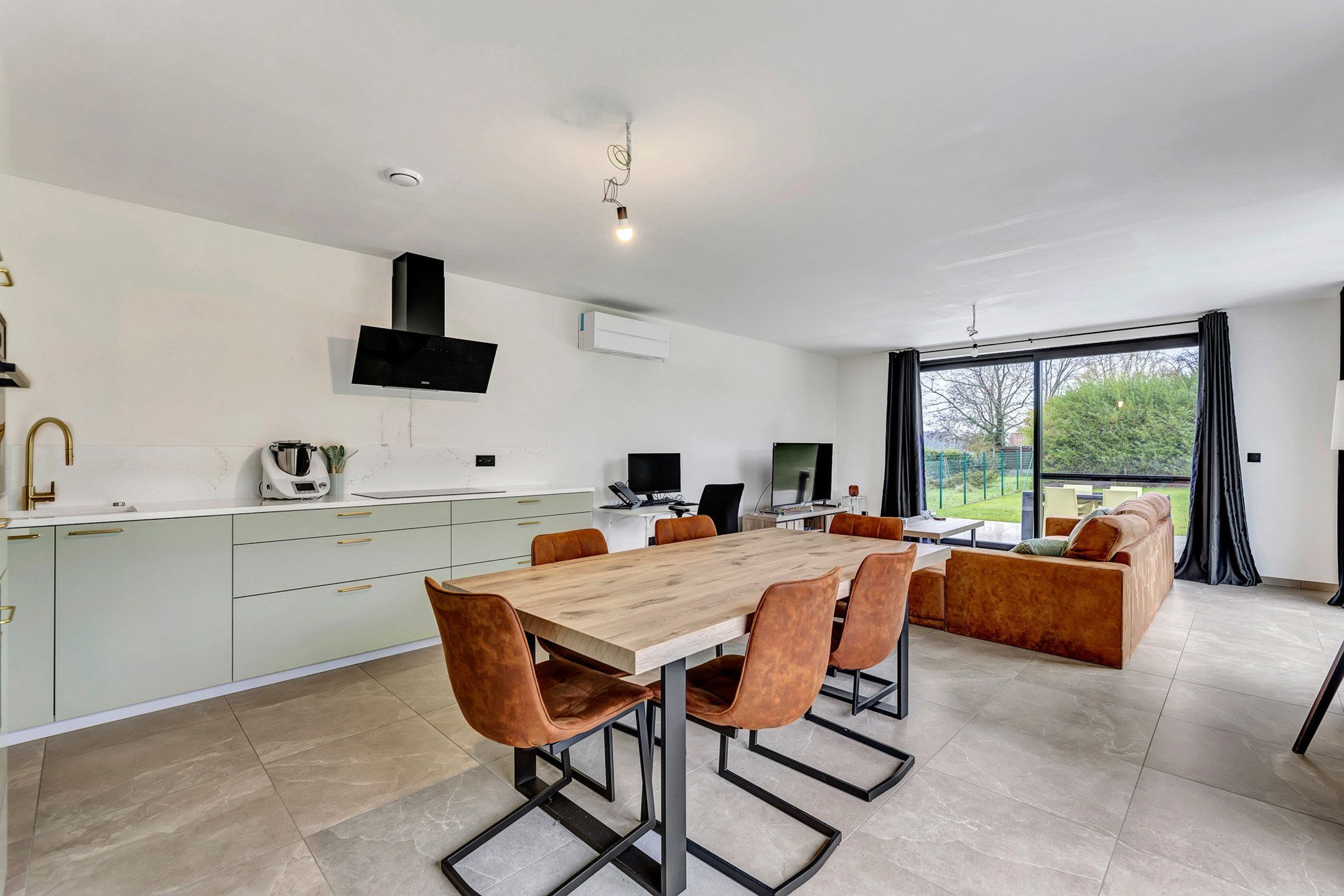 Unieke instapklare (kangoeroe)woning met praktijkruimte foto 6