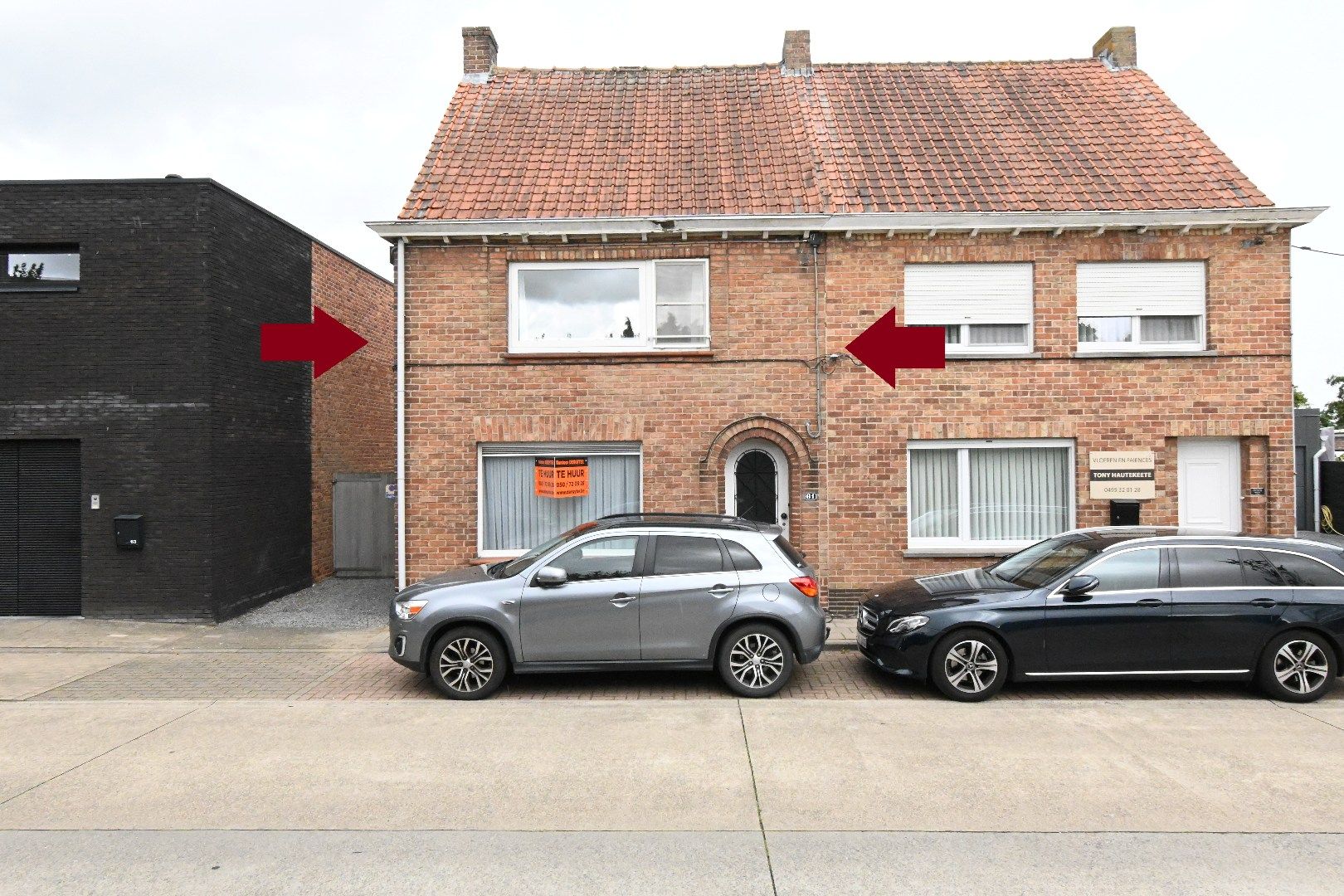 Halfopen bebouwing met tuin gelegen aan de rand van het centrum foto {{pictureIndex}}