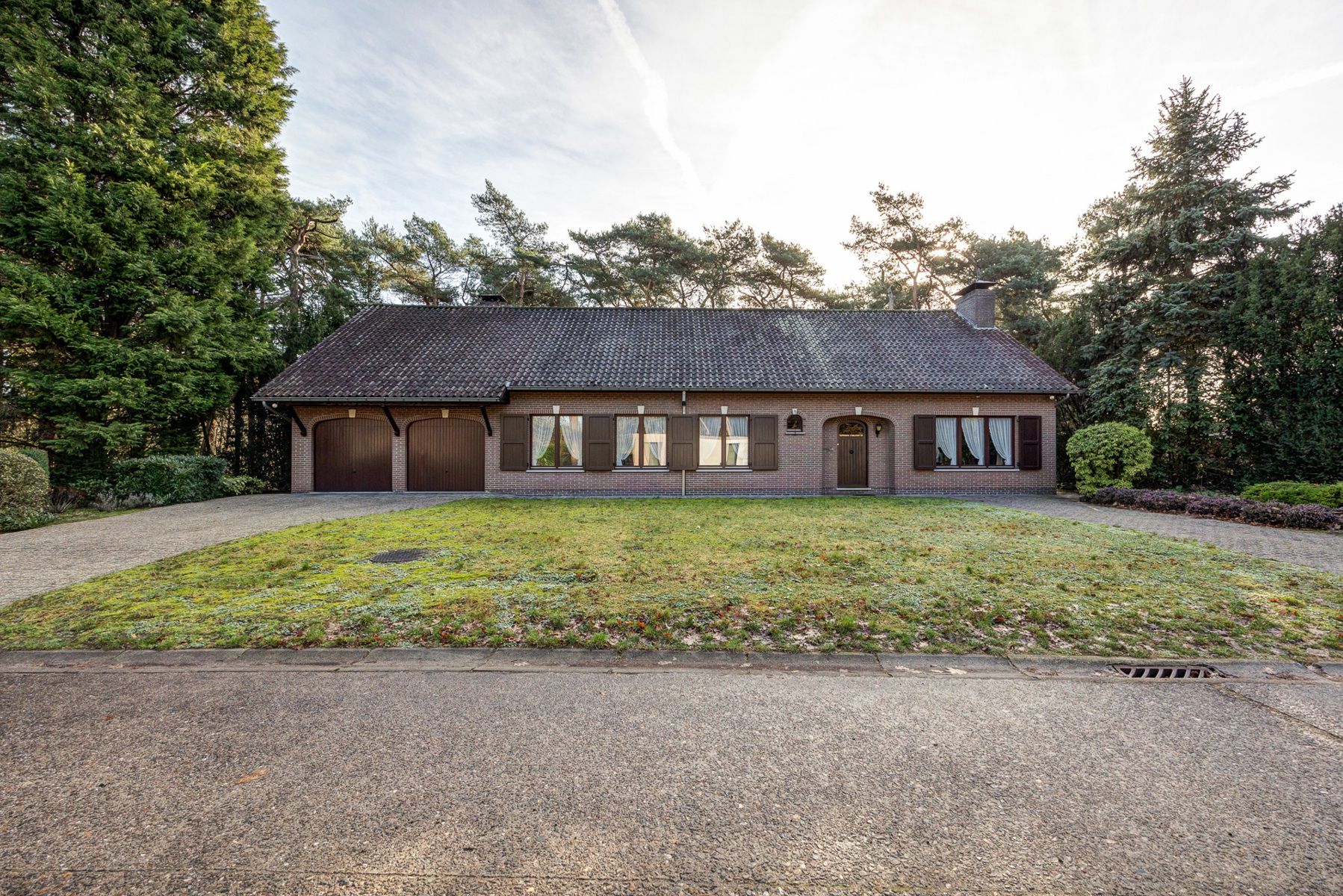 Laagbouwvilla met 3 slaapkamers op perceel grond van 1.831m². Zuidoost georiënteerd.  foto 23