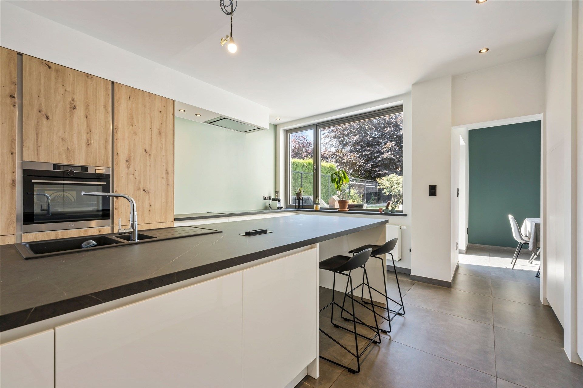 Charmante gezinswoning met dubbele garage, 3 slaapkamers en een zonnige tuin (532m²) foto 11