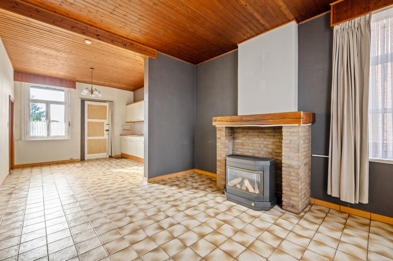 Te renoveren charmante woning in de dorpskern van Westmeerbeek! foto 9