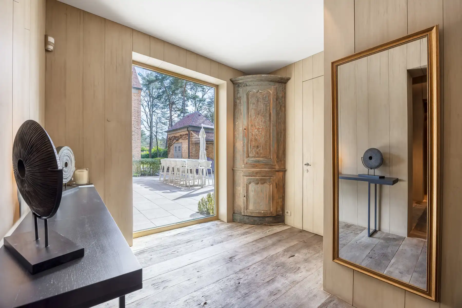 Schitterend domein van 7,7 ha met prachtige villa, zwembad, guesthouse, ruime schuur en uitgebreide paardenfaciliteiten. foto 6