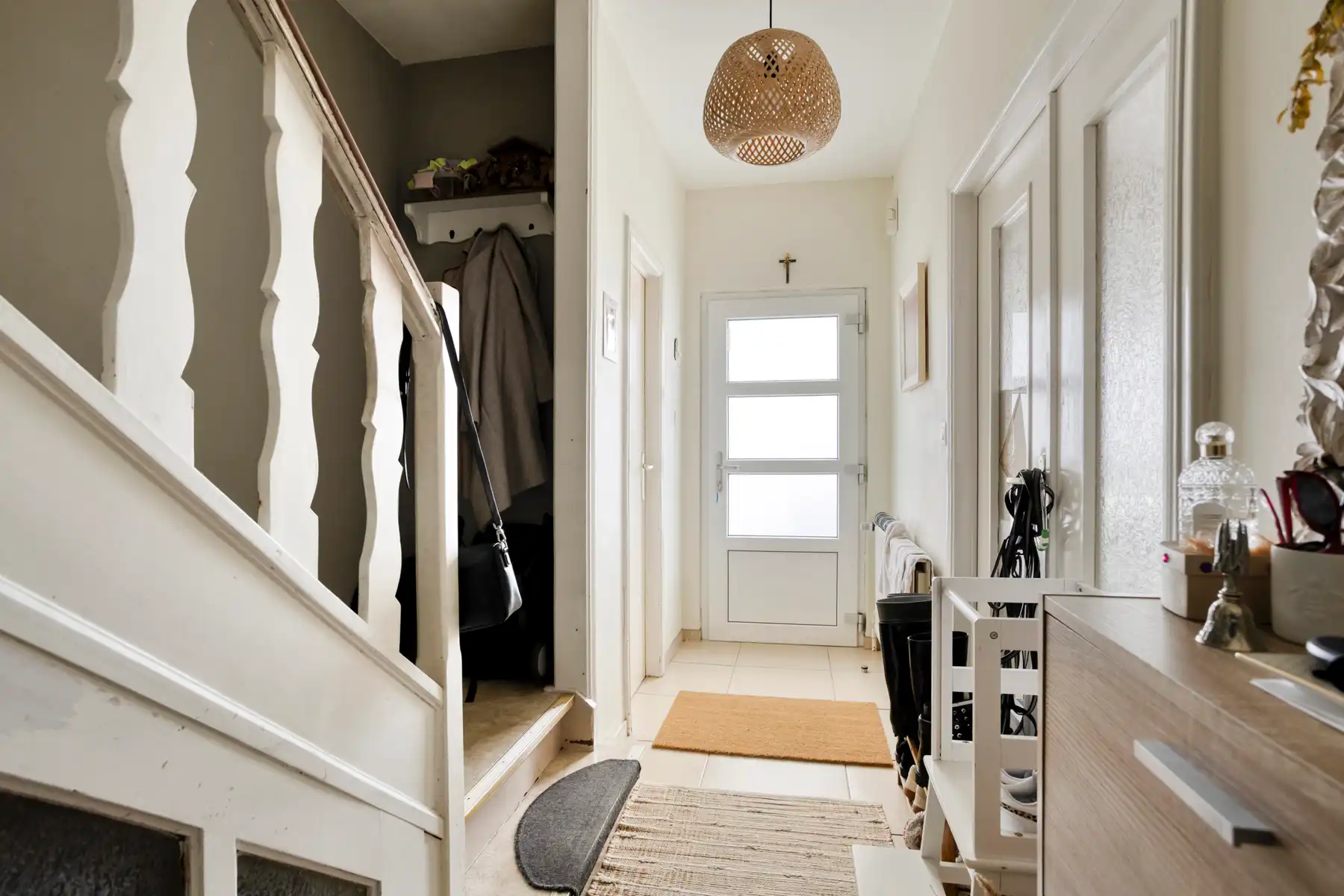 Goed gelegen woning met 3 slaapkamers, bureau en tuin foto 9
