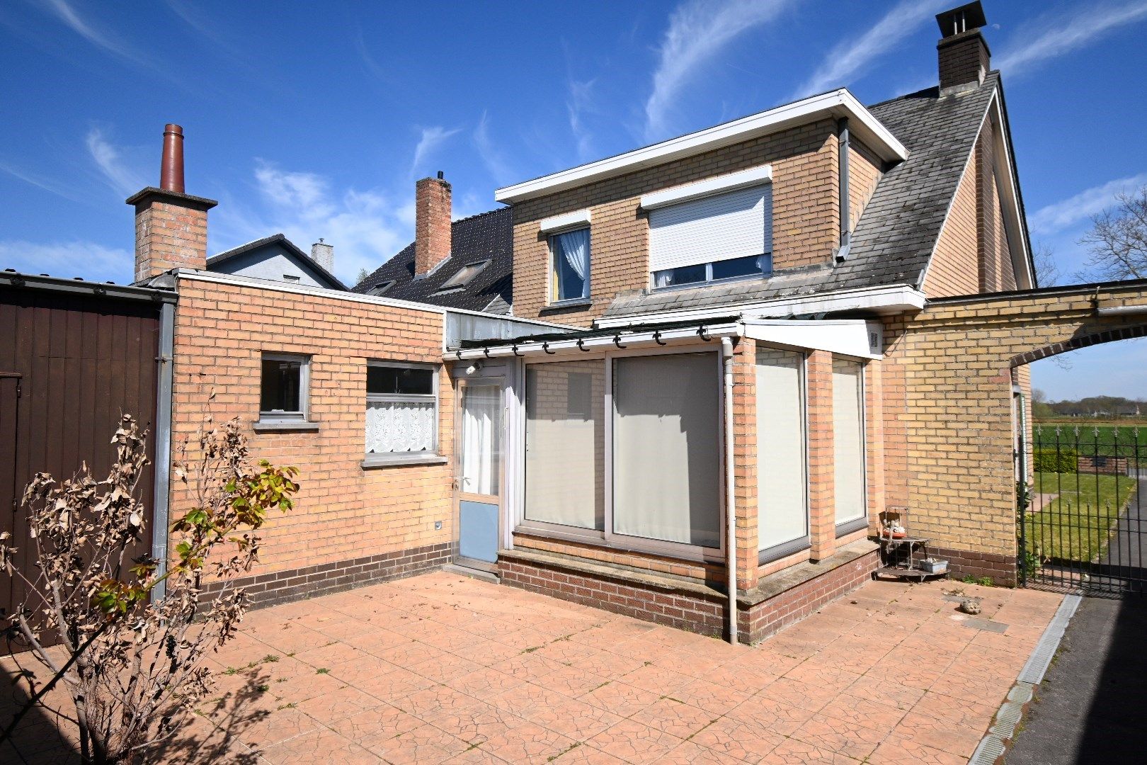 Halfopen bebouwing met garage en tuin foto 19